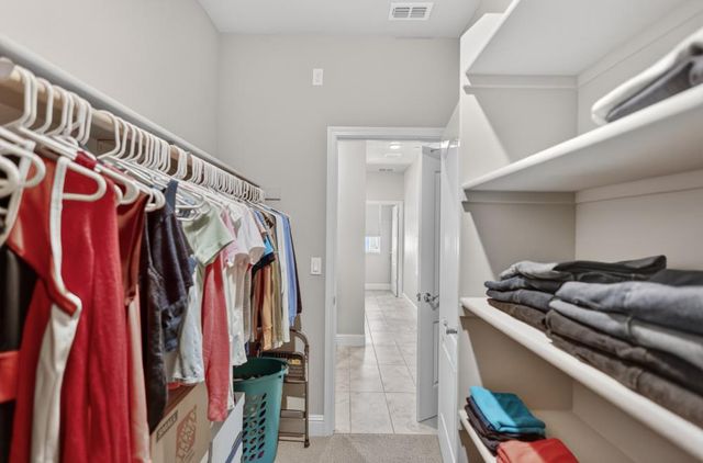 211 Rochdale St, Roseville, CA 95661