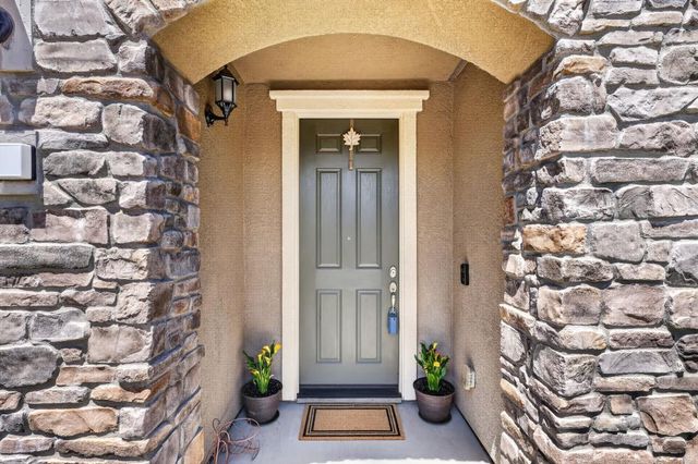 211 Rochdale St, Roseville, CA 95661