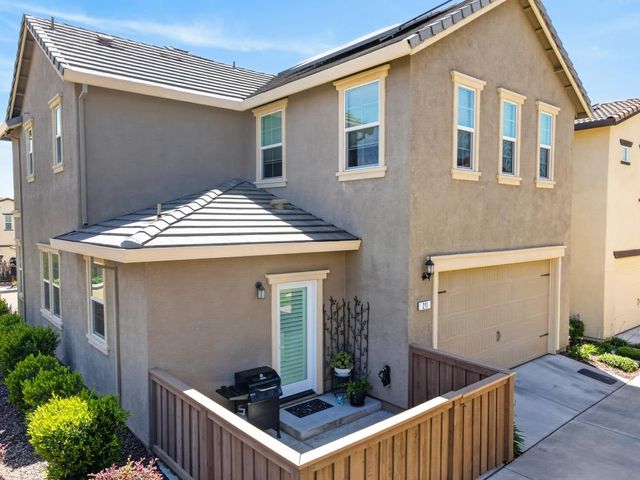 211 Rochdale St, Roseville, CA 95661