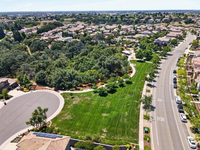 211 Rochdale St, Roseville, CA 95661