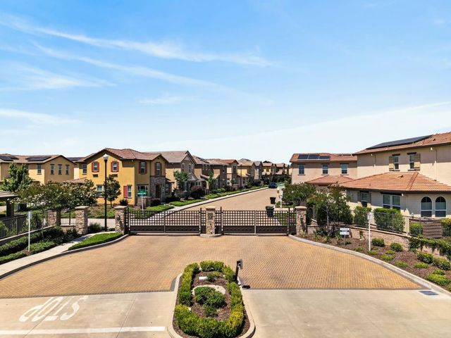 211 Rochdale St, Roseville, CA 95661