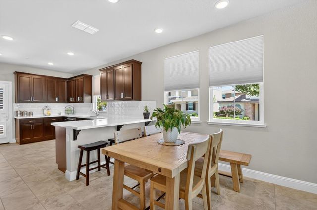 211 Rochdale St, Roseville, CA 95661