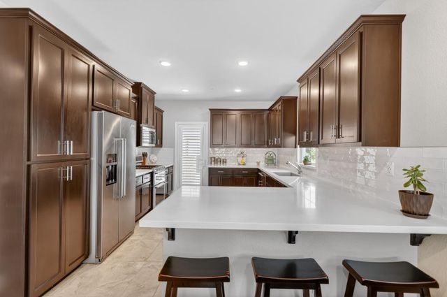 211 Rochdale St, Roseville, CA 95661