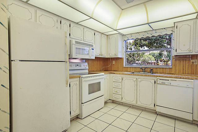 9201 Sunrise Lakes Boulevard 107, Sunrise, FL 33322