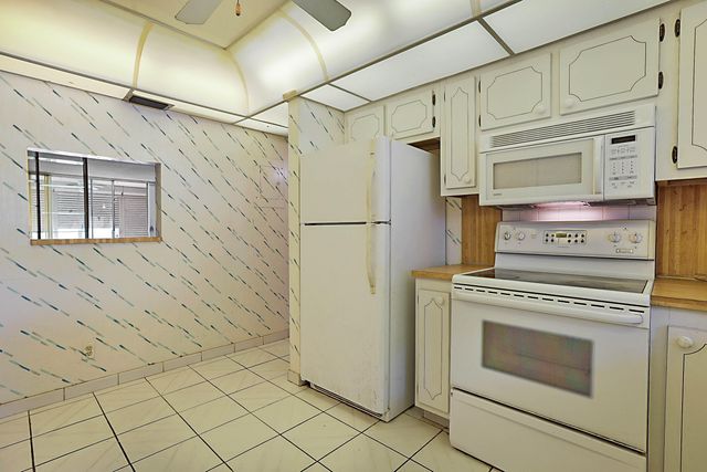 9201 Sunrise Lakes Boulevard 107, Sunrise, FL 33322