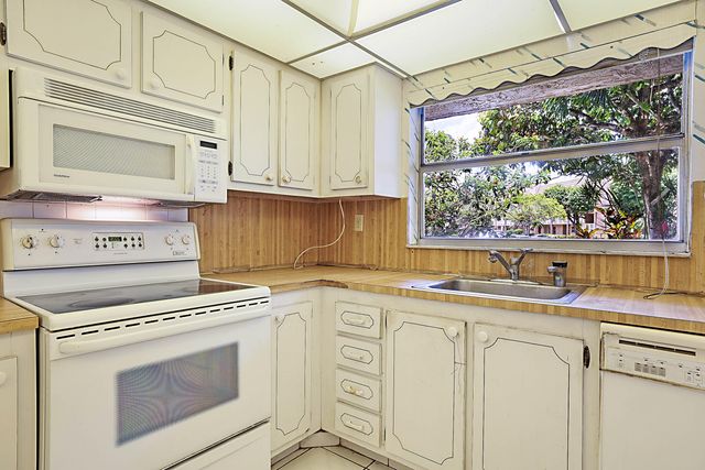 9201 Sunrise Lakes Boulevard 107, Sunrise, FL 33322