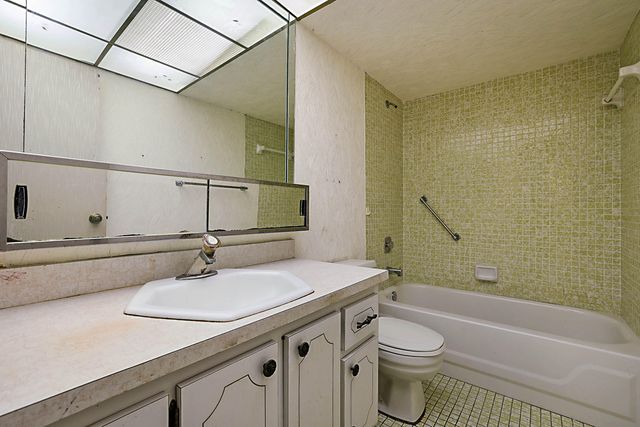9201 Sunrise Lakes Boulevard 107, Sunrise, FL 33322