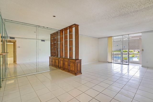 9201 Sunrise Lakes Boulevard 107, Sunrise, FL 33322