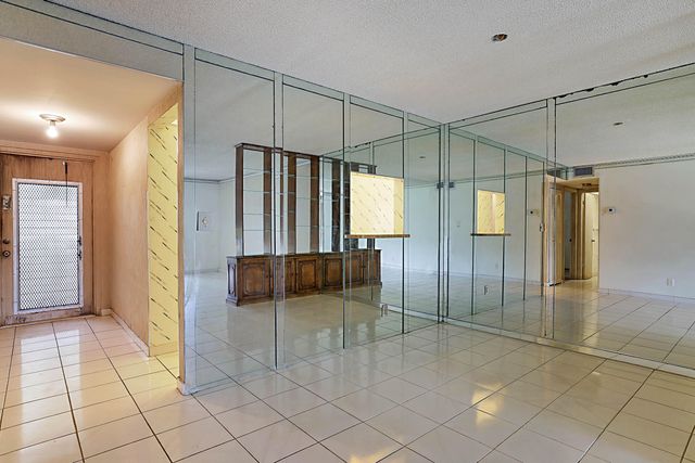 9201 Sunrise Lakes Boulevard 107, Sunrise, FL 33322