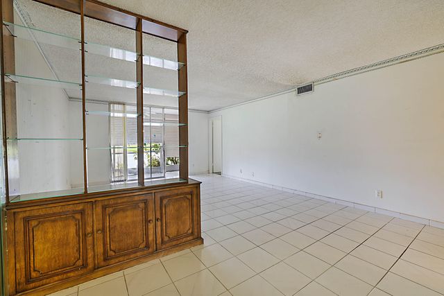 9201 Sunrise Lakes Boulevard 107, Sunrise, FL 33322