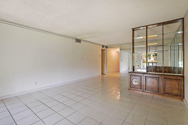 9201 Sunrise Lakes Boulevard 107, Sunrise, FL 33322