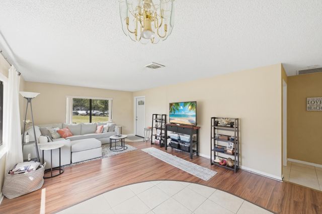 10222 Pine Drive, Boynton Beach, FL 33437