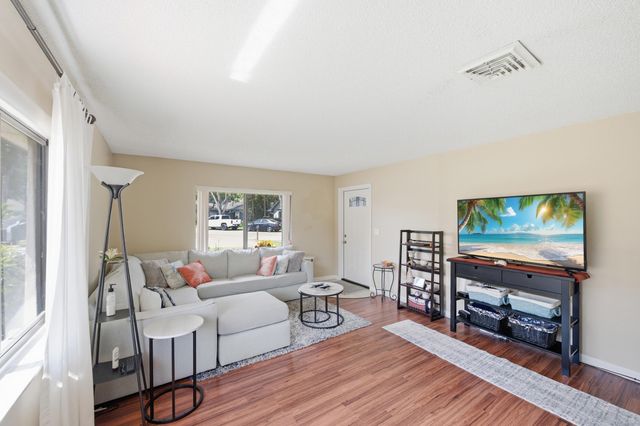 10222 Pine Drive, Boynton Beach, FL 33437