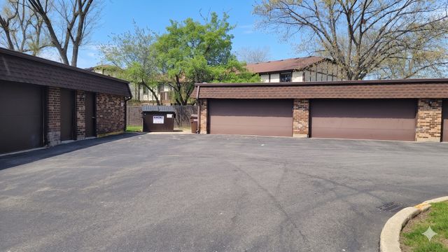 207 Uteg Street 201, Crystal Lake, IL 60014
