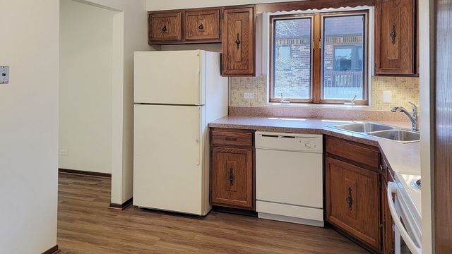207 Uteg Street 201, Crystal Lake, IL 60014