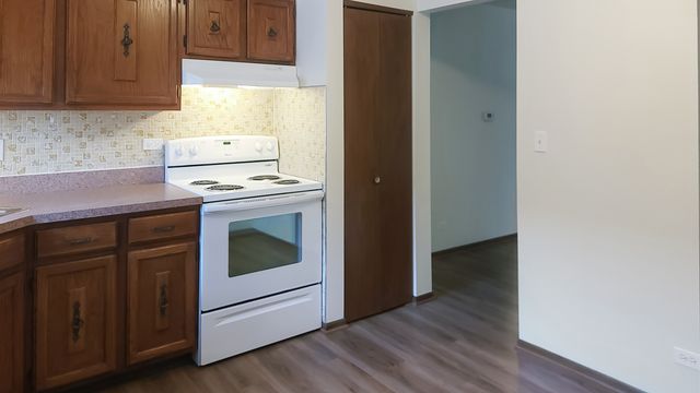 207 Uteg Street 201, Crystal Lake, IL 60014