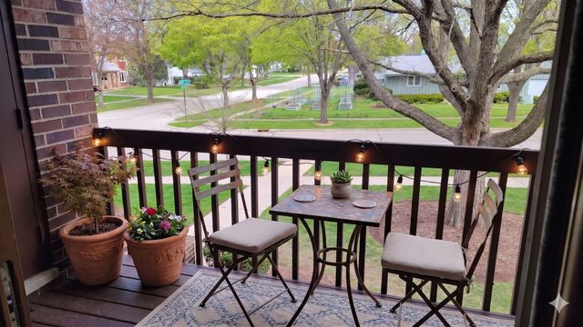 207 Uteg Street 201, Crystal Lake, IL 60014