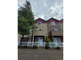 8746 Se DIVISION St, Portland, OR 97266