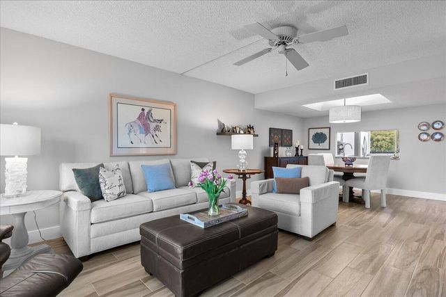 6698 10th Avenue N 305, Lake Worth, FL 33461