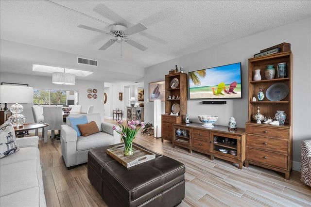 6698 10th Avenue N 305, Lake Worth, FL 33461