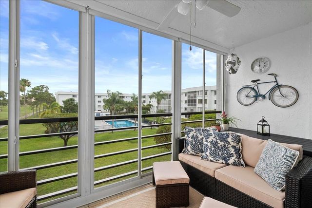 6698 10th Avenue N 305, Lake Worth, FL 33461