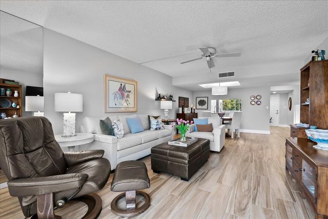 6698 10th Avenue N 305, Lake Worth, FL 33461