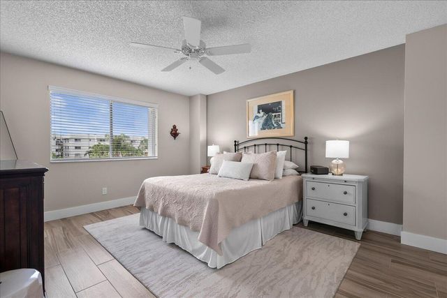 6698 10th Avenue N 305, Lake Worth, FL 33461
