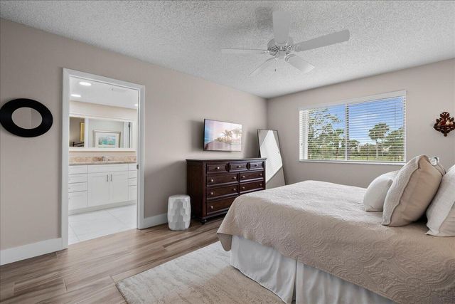 6698 10th Avenue N 305, Lake Worth, FL 33461