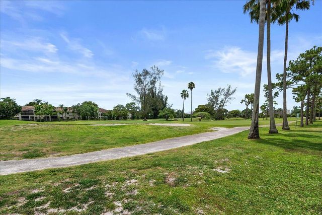 6698 10th Avenue N 305, Lake Worth, FL 33461