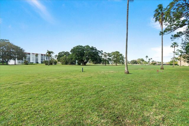 6698 10th Avenue N 305, Lake Worth, FL 33461