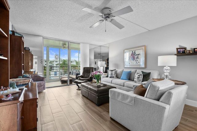 6698 10th Avenue N 305, Lake Worth, FL 33461