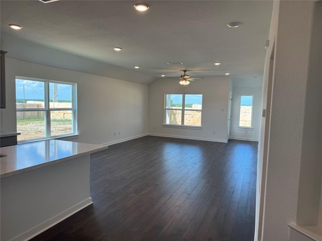 120 Quail Convey DR, Jarrell, TX 76537