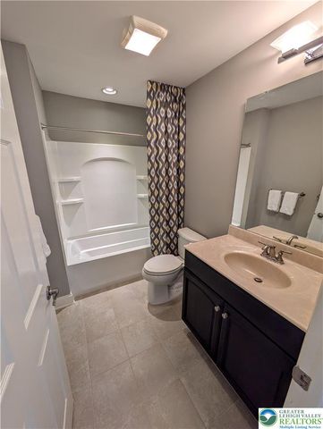 4362 Founders Drive, Upper Saucon Twp, PA 18034