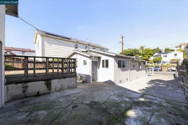 1027 1027 3rd St, Rodeo, CA 94572