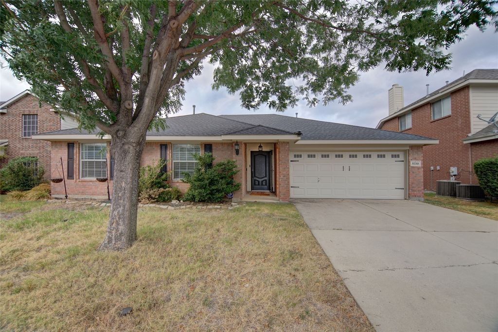 5725 Lionfish Way, Fort Worth, TX 76131 — exterior