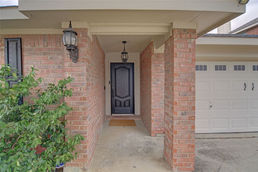 5725 Lionfish Way, Fort Worth, TX 76131 — photo 3