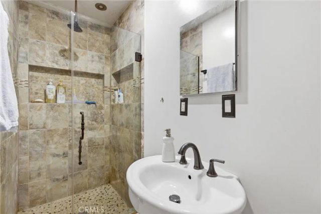 1920 Del Paso, Los Angeles, CA 90032