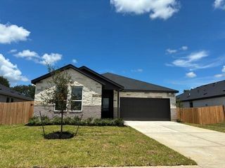 415 Robin Street, Angleton, TX 77515