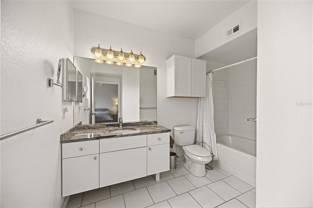 5180 NORTHRIDGE ROAD 207, Sarasota, FL 34238