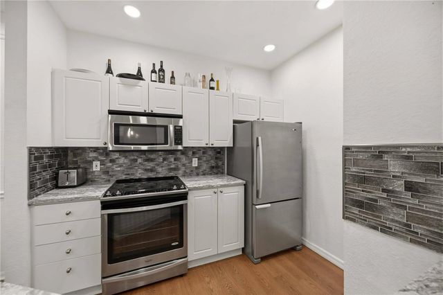 5180 NORTHRIDGE ROAD 207, Sarasota, FL 34238