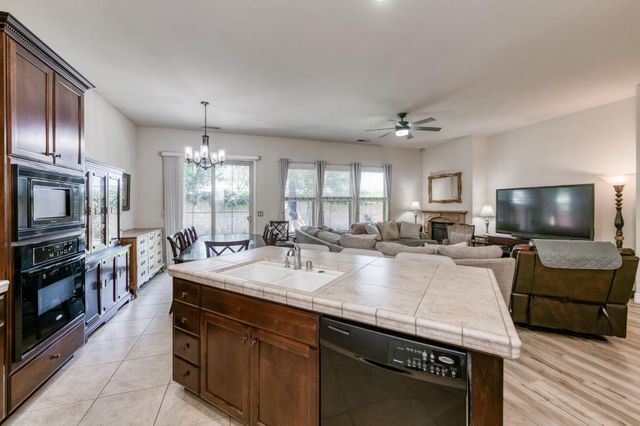 5981 E Via Manzi Drive, Fresno, CA 93727