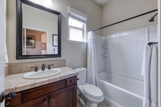 5981 E Via Manzi Drive, Fresno, CA 93727