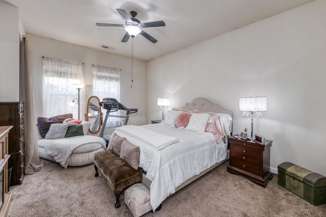 5981 E Via Manzi Drive, Fresno, CA 93727