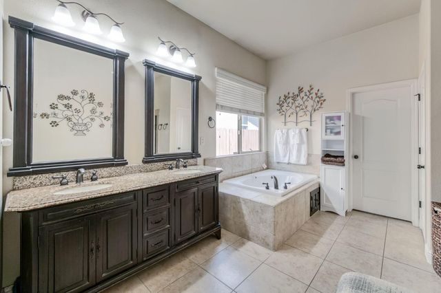 5981 E Via Manzi Drive, Fresno, CA 93727