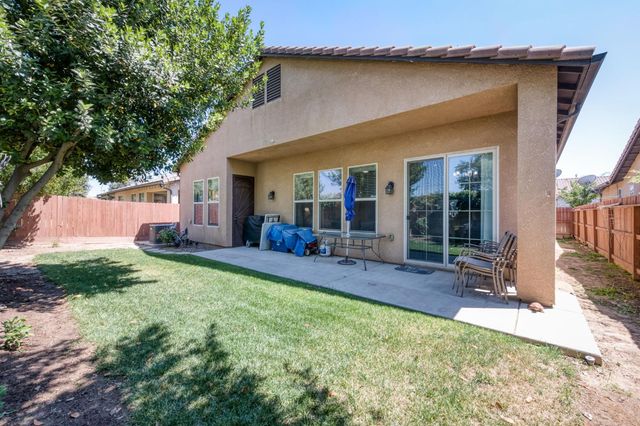 5981 E Via Manzi Drive, Fresno, CA 93727