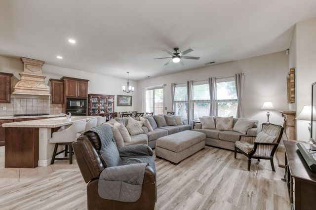 5981 E Via Manzi Drive, Fresno, CA 93727