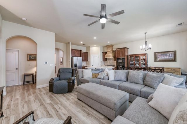 5981 E Via Manzi Drive, Fresno, CA 93727
