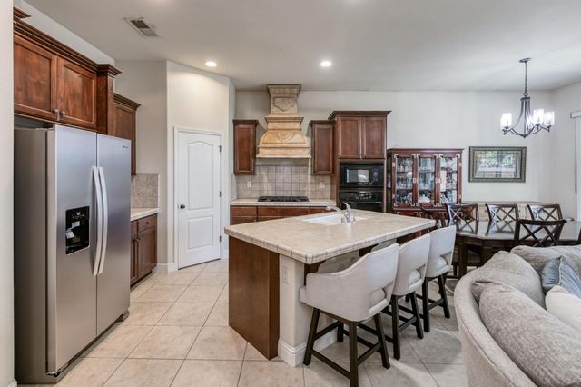 5981 E Via Manzi Drive, Fresno, CA 93727