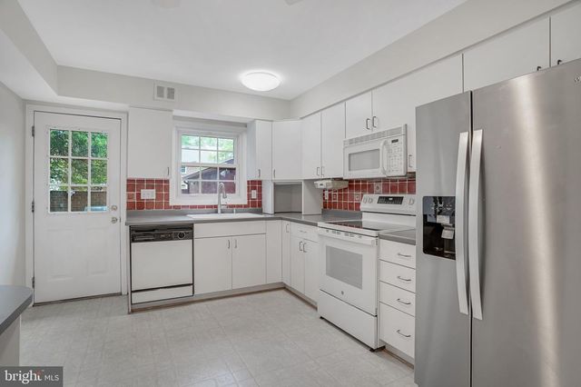8301 FORRESTER BLVD, Springfield, VA 22152