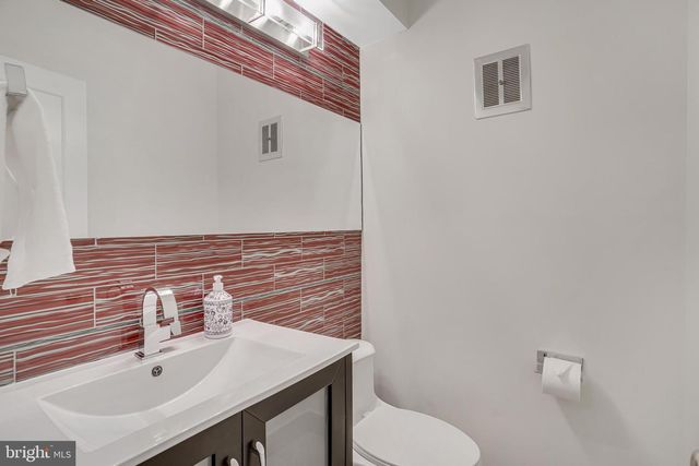 8301 FORRESTER BLVD, Springfield, VA 22152